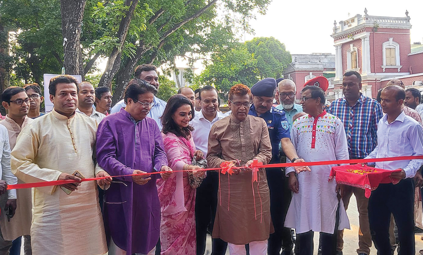 রংপুর টাউন হলে চলছে বিভাগীয় বইমেলা