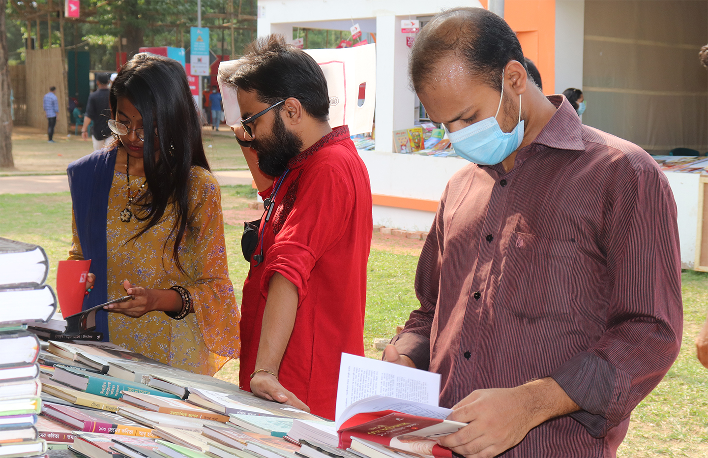 পিছিয়ে গেল বইমেলা : প্রকাশকদের মধ্যে মিশ্র প্রতিক্রিয়া